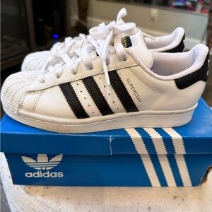 Adidas Sneakers - White and Black - size 7 in women